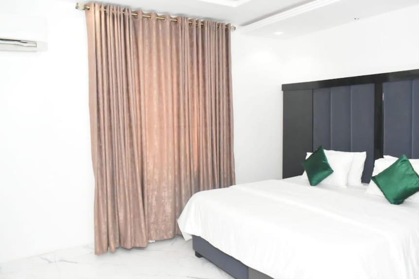לגוס Jada Hotel And Suits מראה חיצוני תמונה